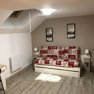 Au Bout Du Bois Piscine Sauna Hammam Accessible En Saison Et Le Accessible Toute L Annee Appartement Les Déserts